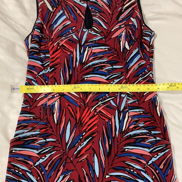 Vibrant leaf pattern sheath dress - Picture 4 of 9